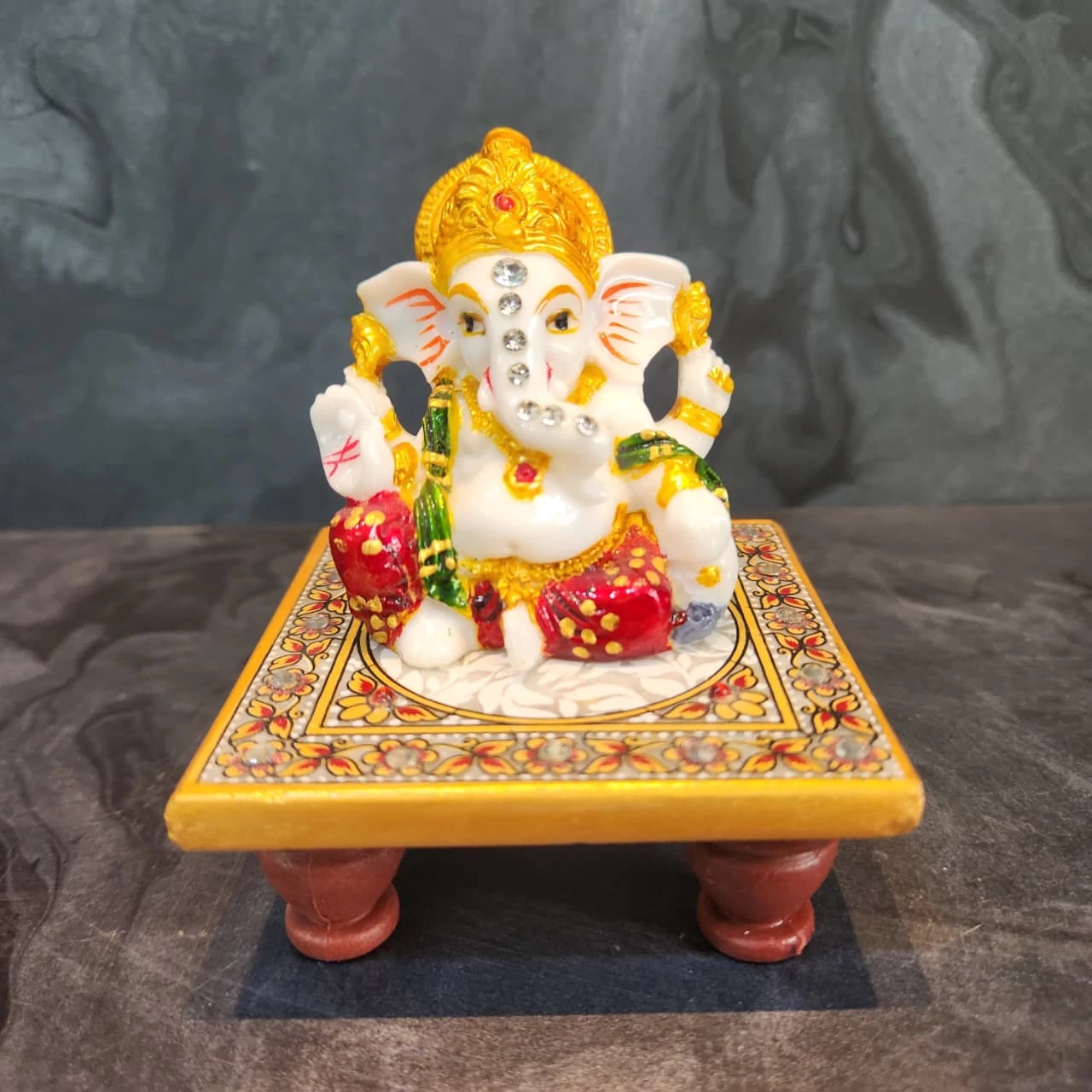Mukut Ganesh Ji with Marble Chowki